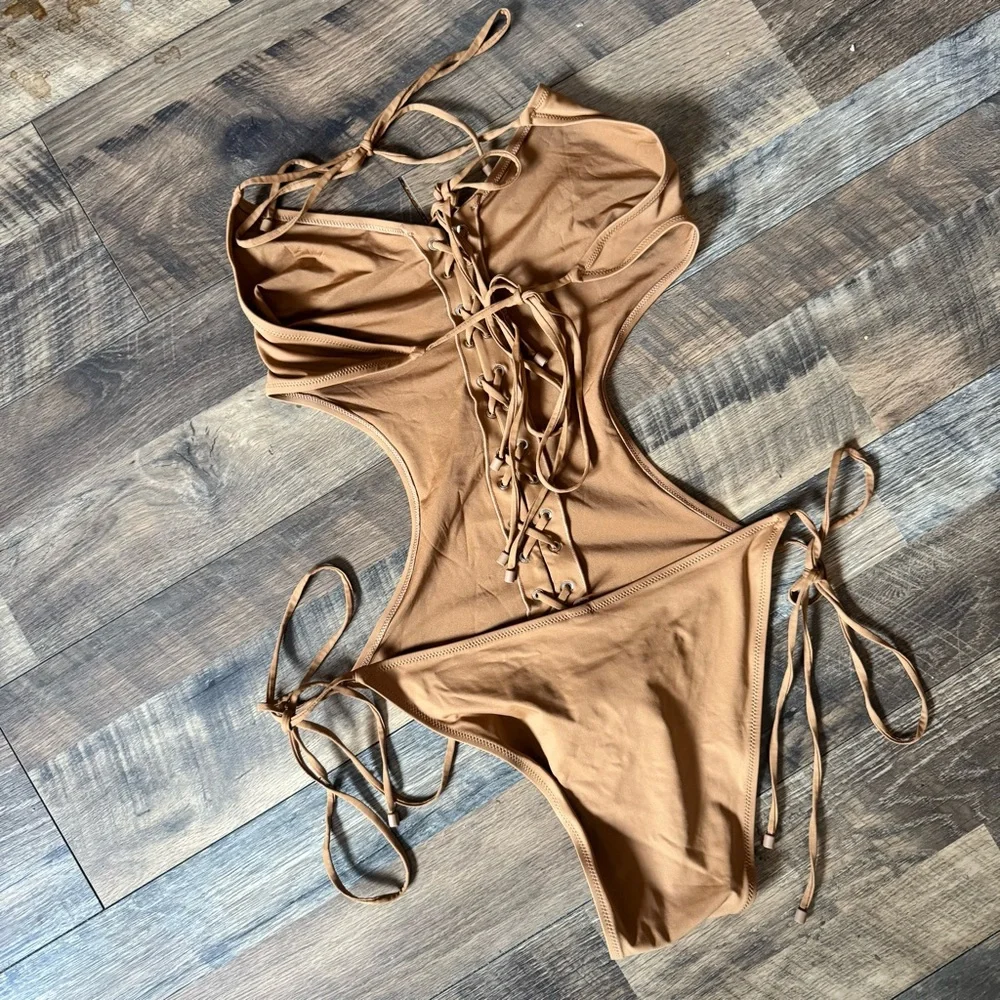 SKIMS chic tan